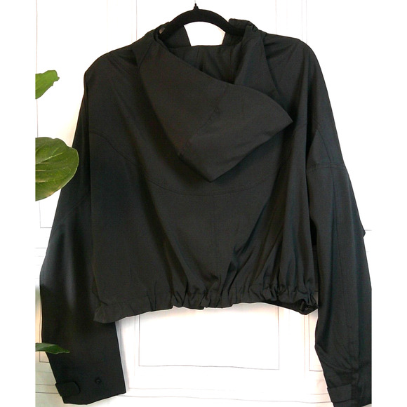 Xersion Black Hooded Cropped QuickDry Jacket/Windbreaker Womens-Large NWT-RTL$54 - Picture 2 of 9